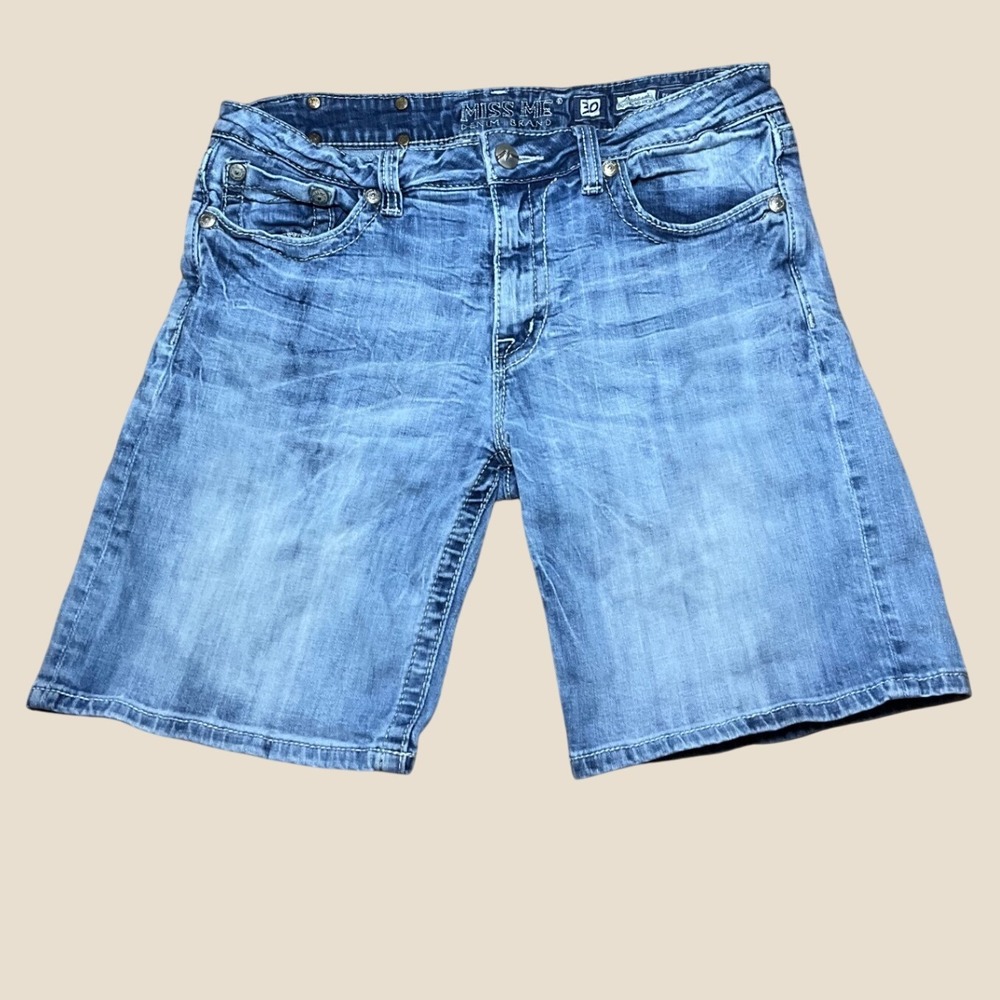 Miss Me Boyfriend Denim Shorts Light Wash Embroidered Pockets Size 30 JS5054H2
